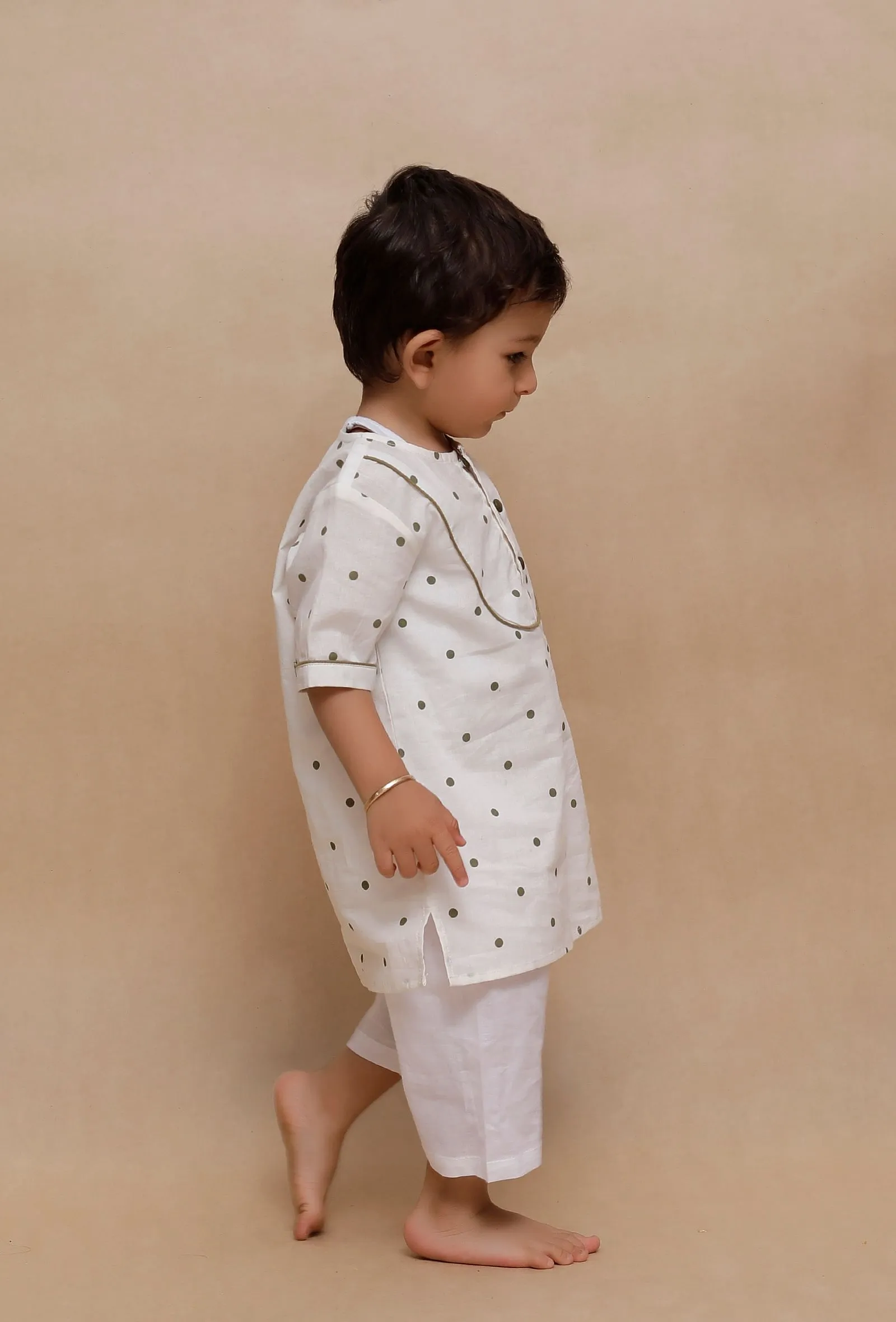 Set of 2: Off-White Polka Dot Printed Kurta Shirt and off-white Capri