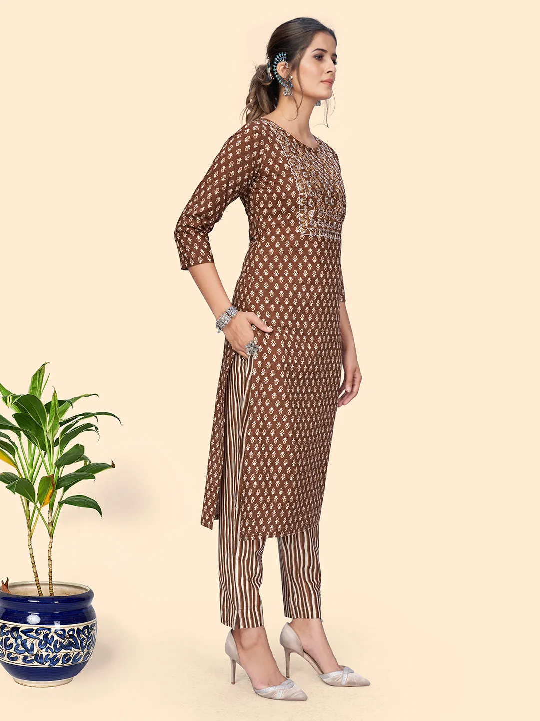 Women'S Print & Embroidered Straight Cotton Brown Stitched Kurta Pant With Dupatta